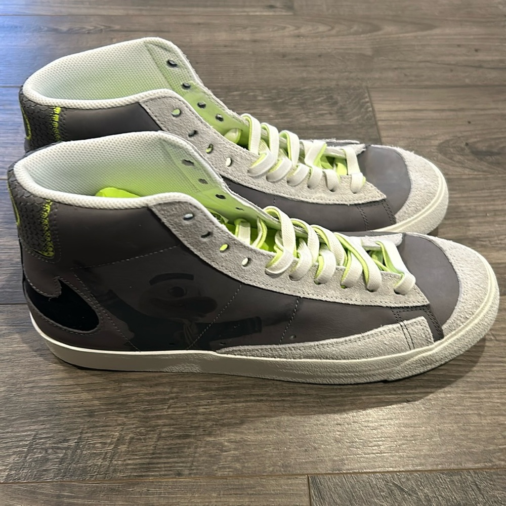 Nike Blazer mid 77 UO limited edition shoes new in box